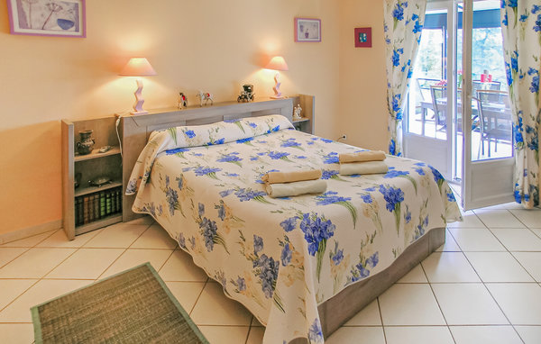 Location de vacances - Savignac les Eglises , France - FAD745 601