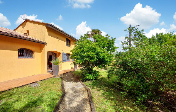Location de vacances - Le Temple , France - FAG227 81