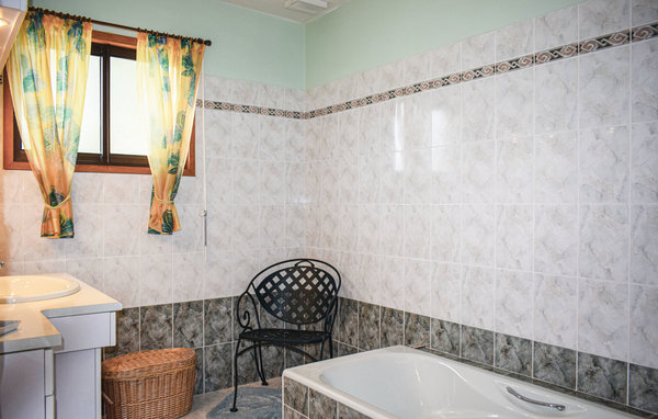 Location de vacances - Trélévern , France - FBC231 701