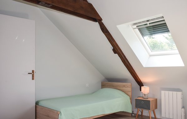 Location de vacances - Le Cambout , France - FBC691 602