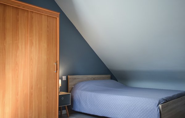Location de vacances - Le Cambout , France - FBC691 603