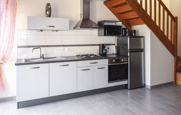 Location de vacances - Le Cambout , France - FBC691 401