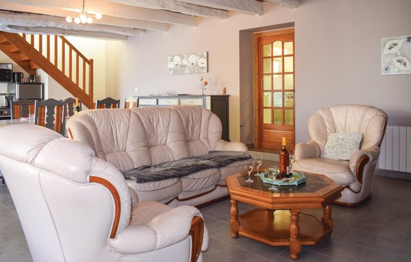 Location de vacances - Le Cambout , France - FBC691 301