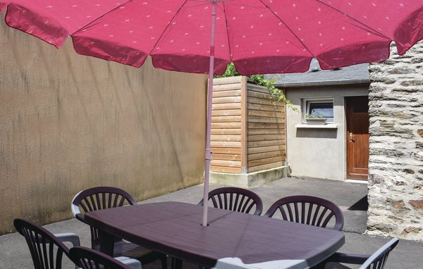 Location de vacances - Le Cambout , France - FBC691 101