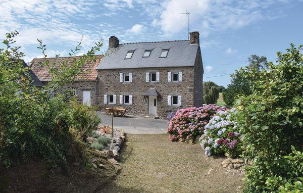 Vakantiehuis - Trezeny , Frankrijk - FBC694 81