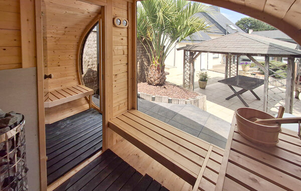 Holiday Home - Landivisiau , France - FBF785 804