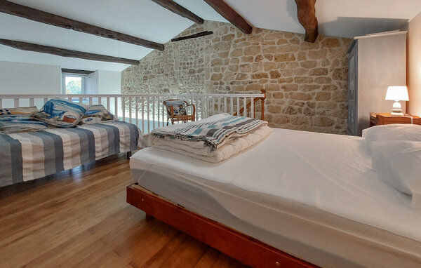 Holiday Home - La-Gripperie-Saint-Symphorien , France - FCH504 602