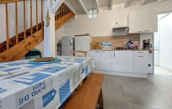 Holiday Home - La-Gripperie-Saint-Symphorien , France - FCH504 402
