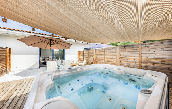 Location de vacances - Appart luxe avec jacuzzi , France - FCS214 102