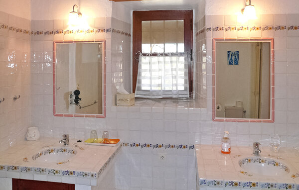 Location de vacances - Saint Jean De Maruejols , France - FCS270 702