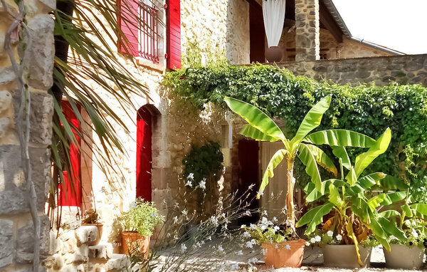 Location de vacances - Saint Jean De Maruejols , France - FCS270 102