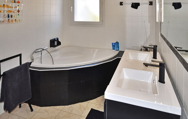 Location de vacances - Pernes Les Fontaines , France - FCS390 702