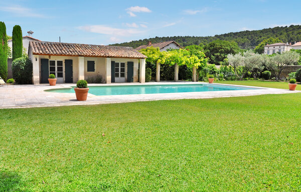 Vacation home Le Mazet D'Estelan Et Son Anne