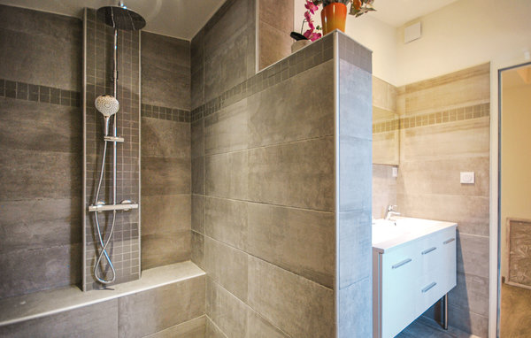 Location de vacances - Sainte-Anastasie-sur-Issole , France - FCV013 702