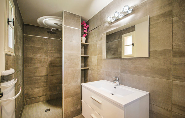 Location de vacances - Sainte-Anastasie-sur-Issole , France - FCV013 705