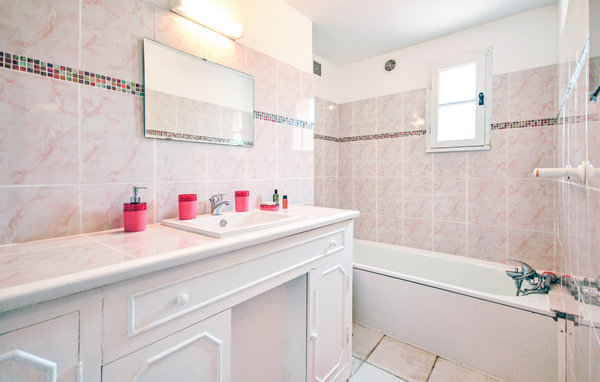 Location de vacances - Sainte-Anastasie-sur-Issole , France - FCV013 707