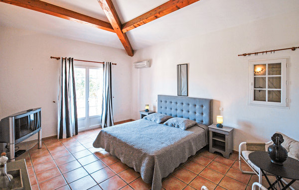 Location de vacances - Sainte-Anastasie-sur-Issole , France - FCV013 601
