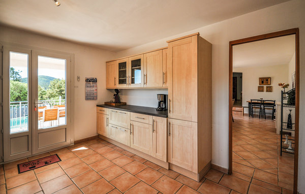 Location de vacances - Sainte-Anastasie-sur-Issole , France - FCV013 401
