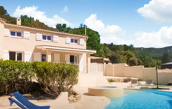 Location de vacances - Sainte-Anastasie-sur-Issole , France - FCV013 11