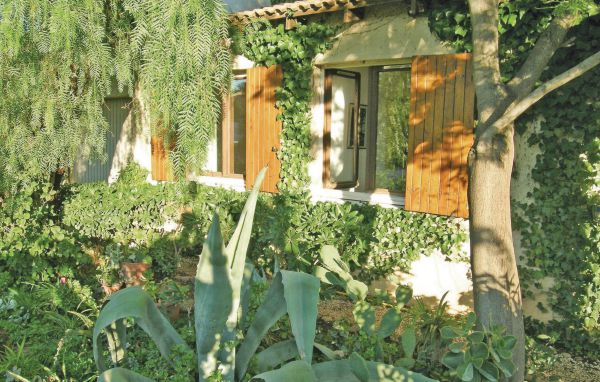 Location de vacances - La Crau , France - FCV025 101