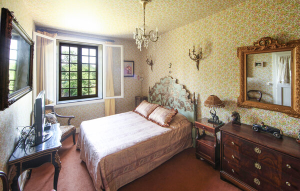 Holiday Home - Chemilly , France - FFH010 606