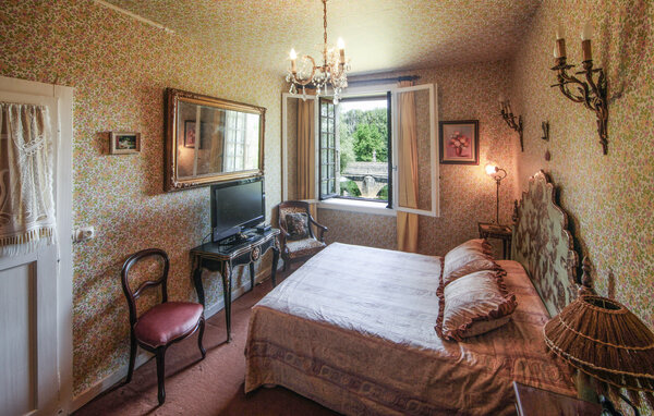 Holiday Home - Chemilly , France - FFH010 608