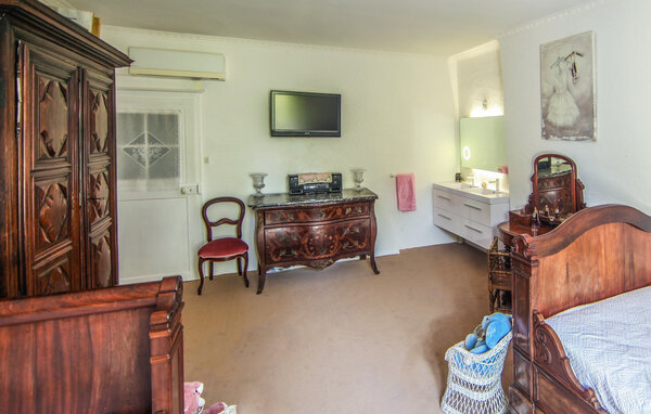 Holiday Home - Chemilly , France - FFH010 612