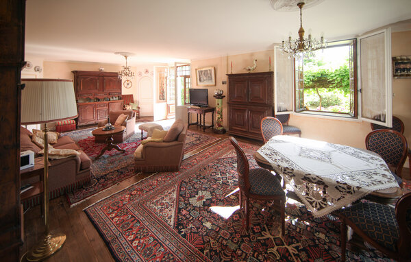 Holiday Home - Chemilly , France - FFH010 301