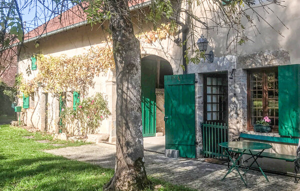 Holiday Home - Chemilly , France - FFH010 101