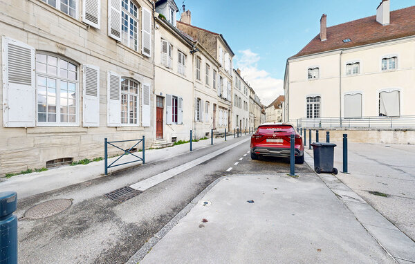 Apartment - Lons-Le-Saunier , France - FFJ008 101
