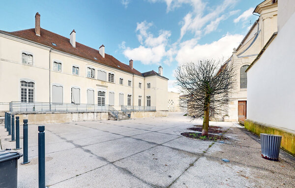 Apartment - Lons-Le-Saunier , France - FFJ008 102