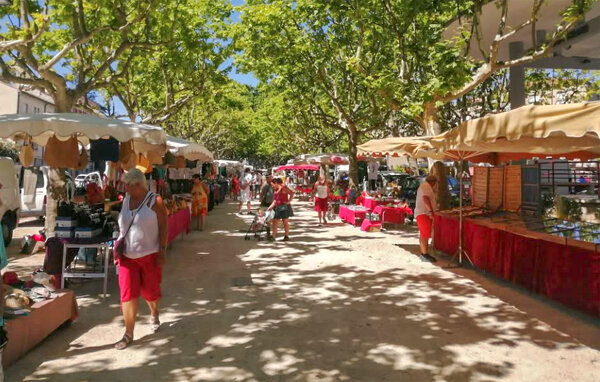 Location de vacances - Saint-Jean-du-Pin , France - FGG009 903