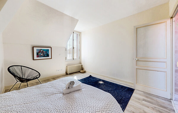 Holiday Home - Sens , France - FGY010 602