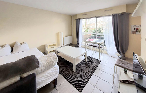 Apartment - Les-Pavillons-Sous-Bois , France - FID004 1