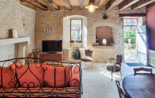 Holiday Home - Ruffec , France - FJC095 303