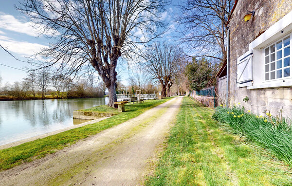 Holiday Home - Saint-Simon , France - FJC110 102