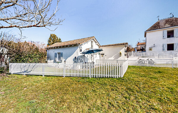 Holiday Home - Oradour-Fanais , France - FJC113 81
