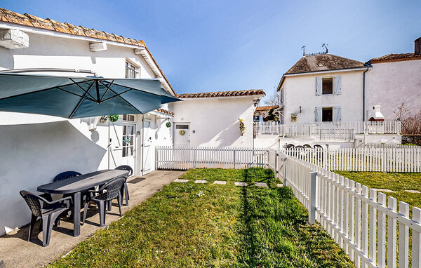 Holiday Home - Oradour-Fanais , France - FJC113 101