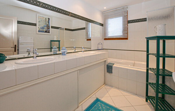 Semesterhus - BASTIA , Frankrike - FKO770 701