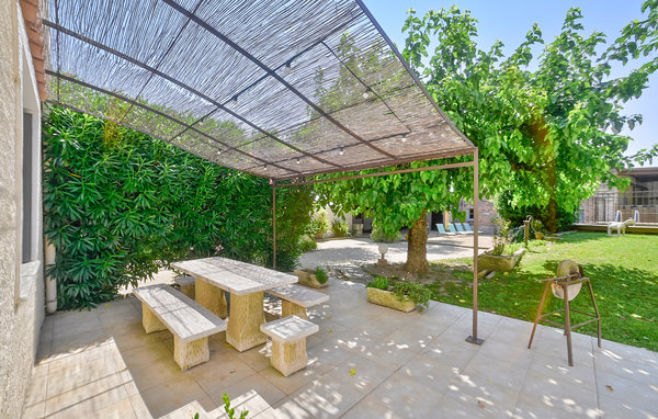 Holiday Home - Vallabrègues , France - FLG519 101