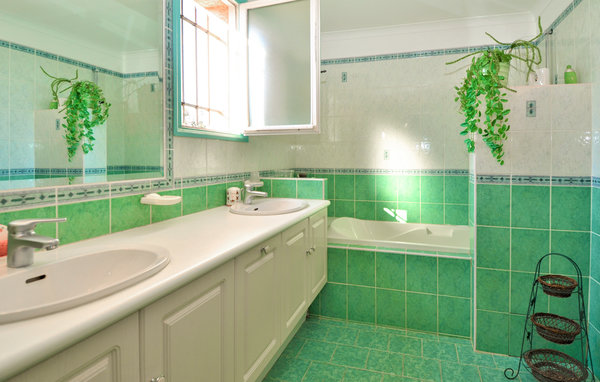 Location de vacances - Saint-Quentin-la-Poterie , France - FLG676 701