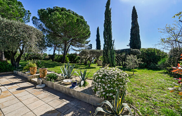 Location de vacances - St Julien les Rosiers , France - FLG869 102