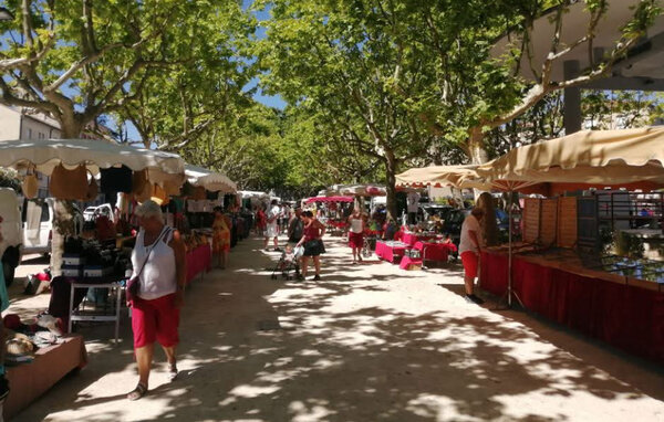 Location de vacances - St-Florent-sur-Auzonnet , France - FLG951 905
