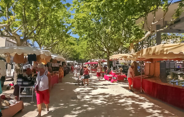 Location de vacances - Barjac , France - FLG960 908