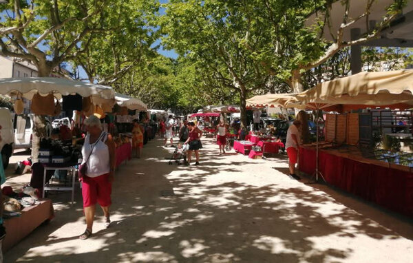 Location de vacances - Aramon , France - FLG985 907