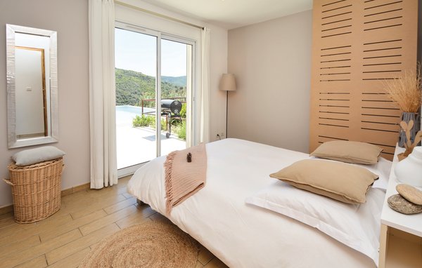 Holiday Home - St-Nazaire de Ladarez , France - FLH129 602