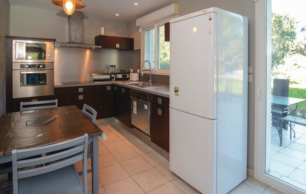 Holiday Home - Villeneuve-lès-Maguelone , France - FLH223 401