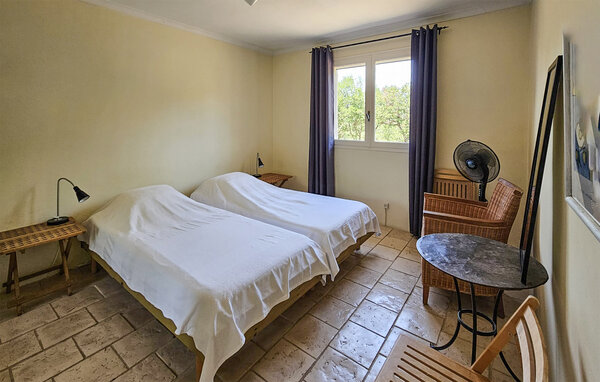 Location de vacances - Pierrerue , France - FLH319 601