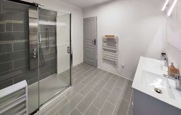 Location de vacances - Faugères , France - FLH444 703