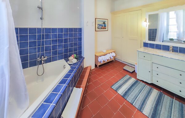 Location de vacances - Saint-Chinian , France - FLH619 703